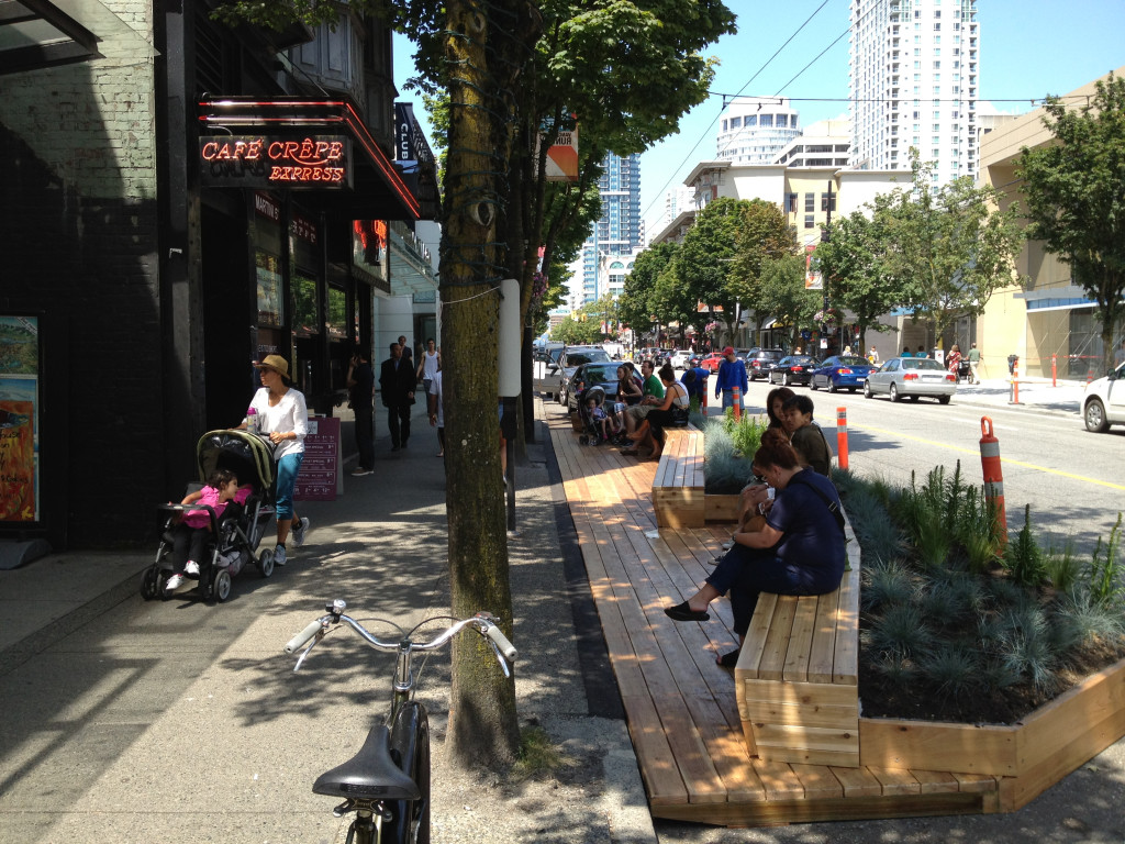 A welcoming space in a parklet in Vancouver, British Columbia. Flickr photo by Paul Krueger. /photos/pwkrueger/7563944478